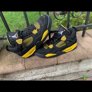 Air Jordan 4 “thunder” size 10